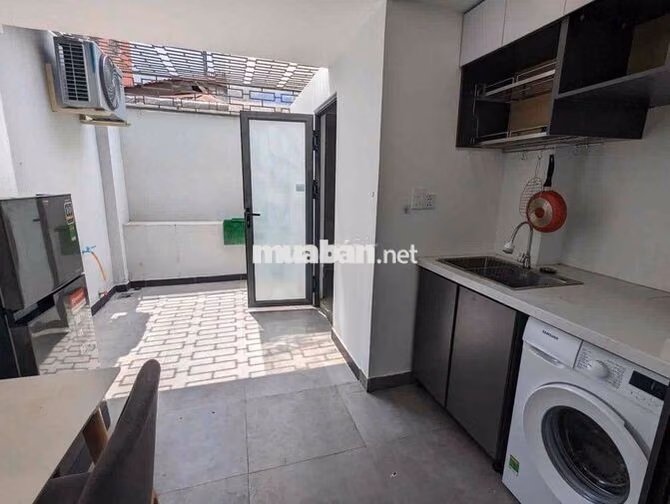 CĂN HỘ SÂN VƯỜN CÓ GIẾNG TRỜI TÁCH BẾP RỘNG THÔNG THOÁNG