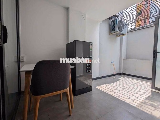 CĂN HỘ SÂN VƯỜN CÓ GIẾNG TRỜI TÁCH BẾP RỘNG THÔNG THOÁNG
