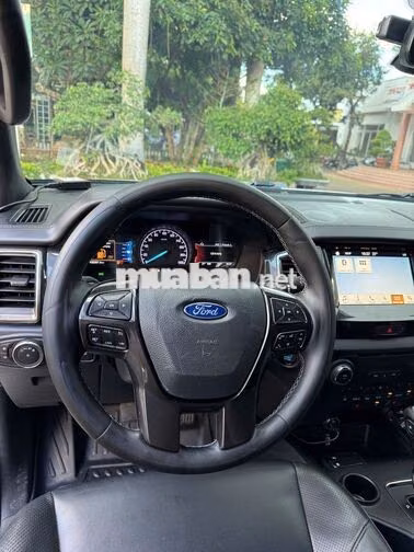 Ford Everest Titanium 2019 Trắng 7 chỗ Tự động Dầu