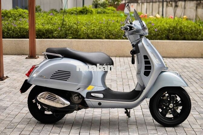 Piaggio GTS300 hpe 2022 Xám 12000 km
