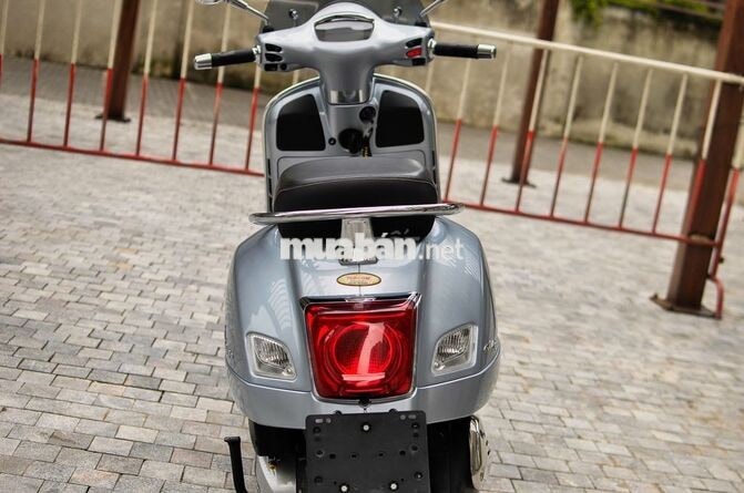 Piaggio GTS300 hpe 2022 Xám 12000 km