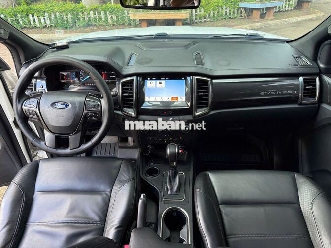Ford Everest Titanium 2019 Trắng 7 chỗ Tự động Dầu
