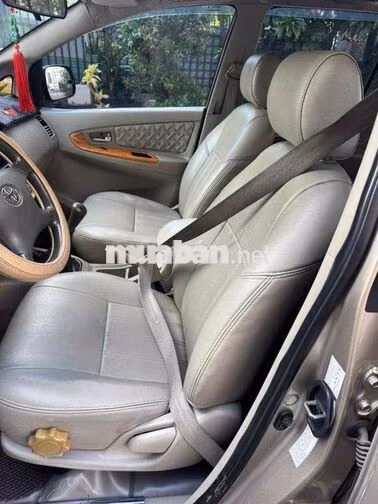 Toyota Innova G 2012 màu vàng cát