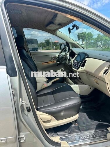 Toyota Innova 2.0G 2009 Bạc 8 chỗ