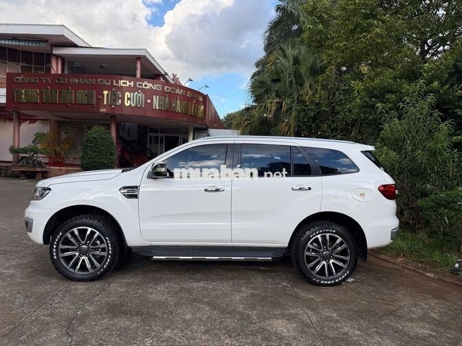 Ford Everest Titanium 2019 Trắng 7 chỗ Tự động Dầu