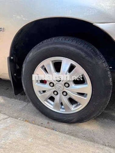Toyota Innova G 2012 màu vàng cát