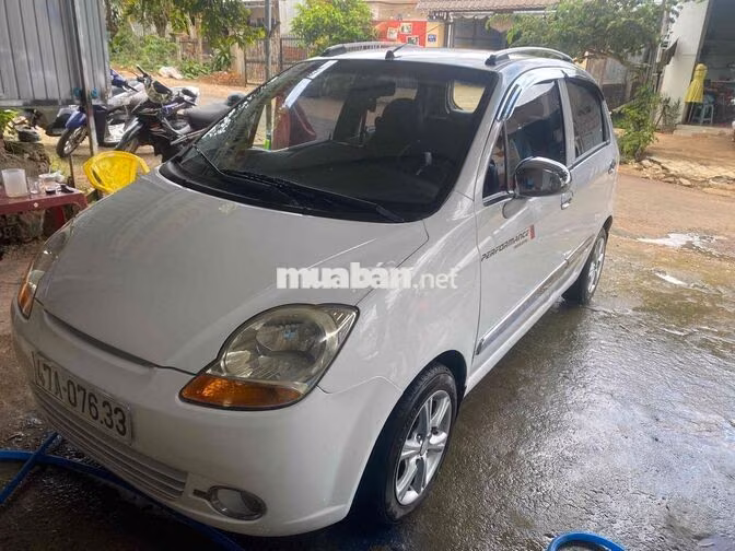Chevrolet Spark Trắng 4 chỗ