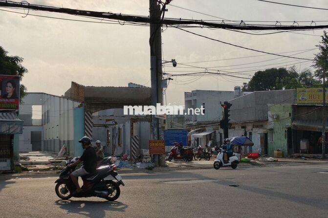 Hàng hiếm! 6m ngang, 2 mặt tiền trước sau. Ngay ngã 4 đang mở ngã 6