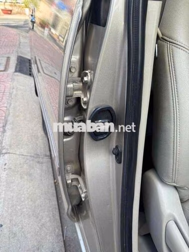 Toyota Innova G 2012 màu vàng cát