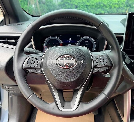 Toyota Corolla Cross 1.8V sản xuất 2024 form mới