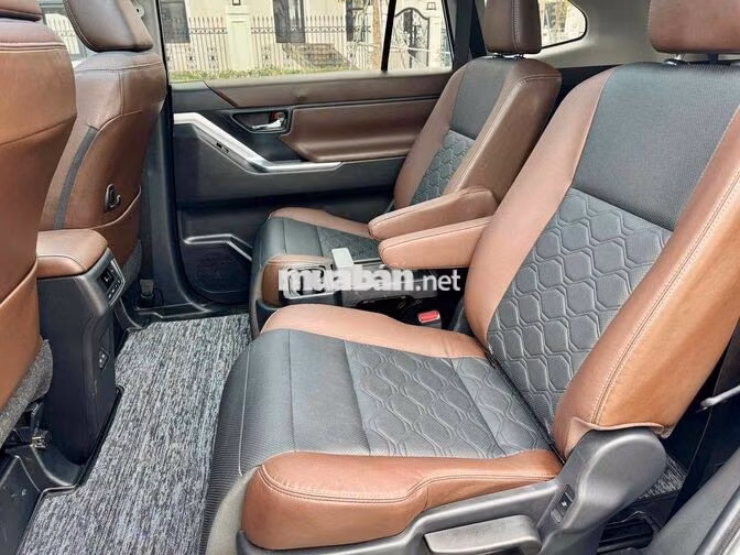 Toyota Hà Đông Cross HEV 2025 Trắng Hybrid 1v5km