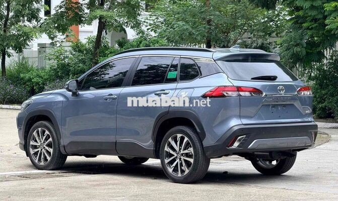 Toyota Corolla Cross 1.8V sản xuất 2024 form mới