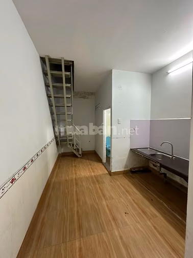 Bán nhà hẻm rộng 4m - quận 10. DT : 38m vuông. Giá : 5,2 tỷ