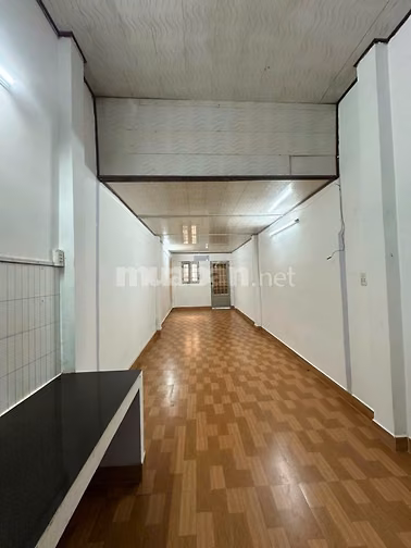 Bán nhà hẻm rộng 4m - quận 10. DT : 38m vuông. Giá : 5,2 tỷ