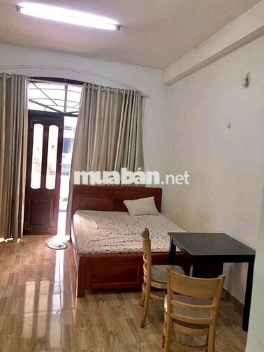 Chính chủ cho thuê phòng ban công full nội thất ngay trường HVHK