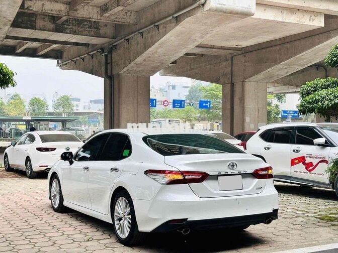 Toyota Hà Đông bán Camry 2.5Q 2021 Trắng 58000 km