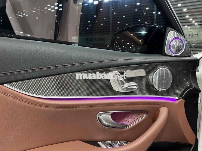 Mercedes-Benz E300 AMG Model 2018 Trắng/ Nâu