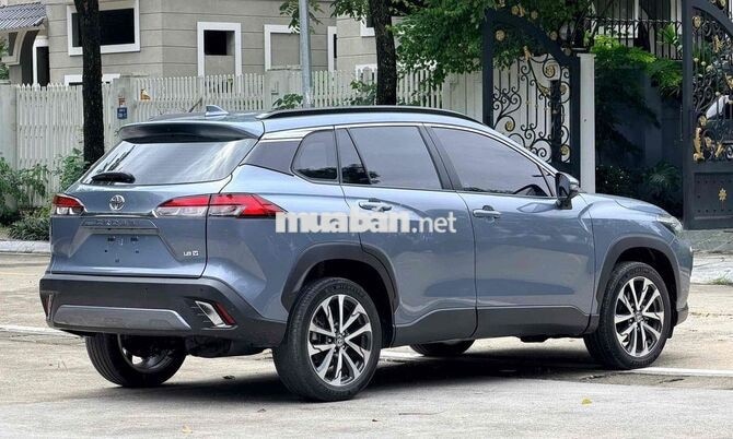 Toyota Corolla Cross 1.8V sản xuất 2024 form mới