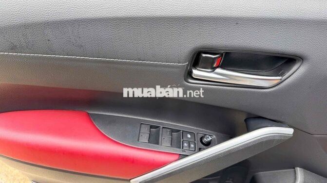 Toyota Corolla Cross 1.8V sản xuất 2024 form mới
