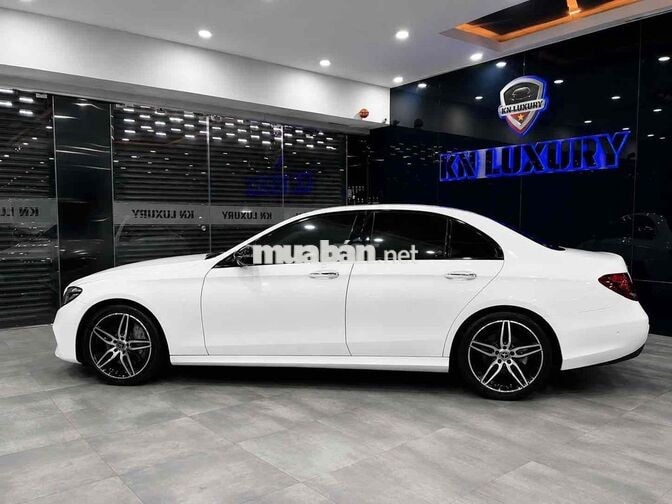 Mercedes-Benz E300 AMG Model 2018 Trắng/ Nâu