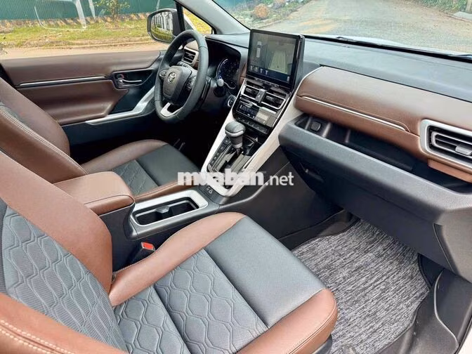 Toyota Hà Đông Cross HEV 2025 Trắng Hybrid 1v5km