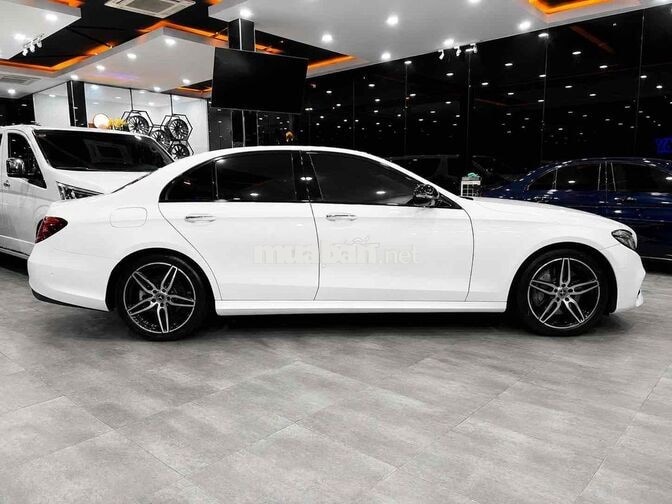 Mercedes-Benz E300 AMG Model 2018 Trắng/ Nâu