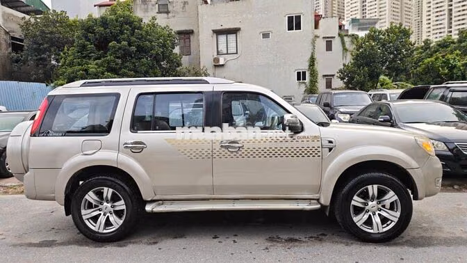 Ford Everest 2013 Dầu 8 chỗ Vàng cát