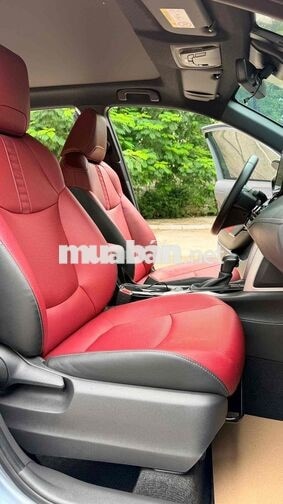 Toyota Corolla Cross 1.8V sản xuất 2024 form mới