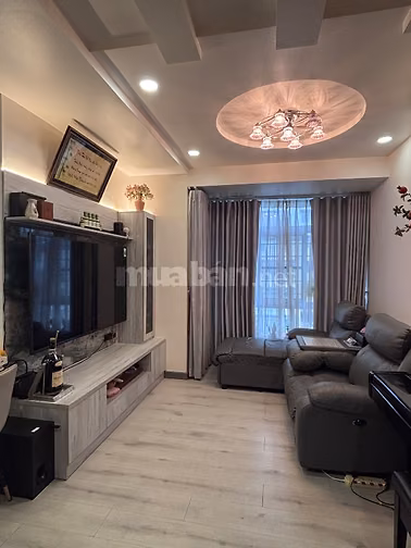 Chính chủ bán căn hộ góc view hồ bơi 