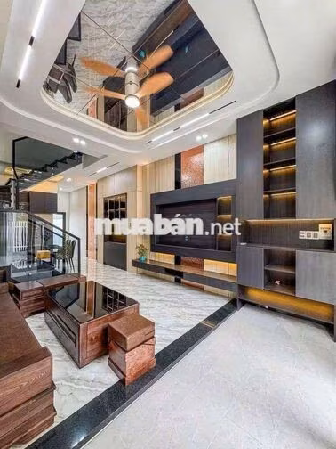NHÀ RỘNG RÃI - GẦN ĐẠI HỌC Y DƯỢC CẦN THƠ