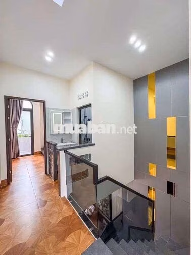 NHÀ RỘNG RÃI - GẦN ĐẠI HỌC Y DƯỢC CẦN THƠ