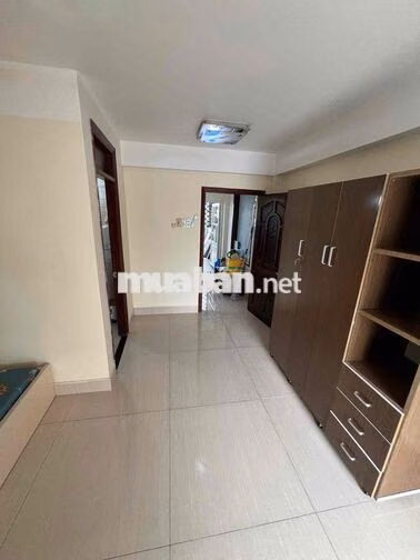 Cho thuê phòng ban công rộng. Đủ nội thất 35m2