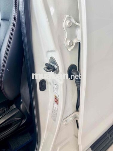 Toyota Innova E 2.0 Số sàn 2019 Trắng