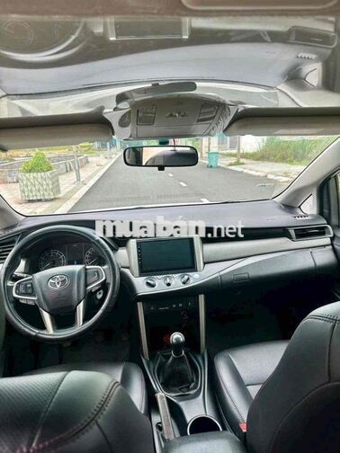 Toyota Innova E 2.0 Số sàn 2019 Trắng