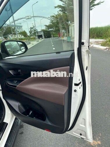 Toyota Innova E 2.0 Số sàn 2019 Trắng
