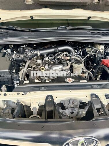 Toyota Innova E 2.0 Số sàn 2019 Trắng
