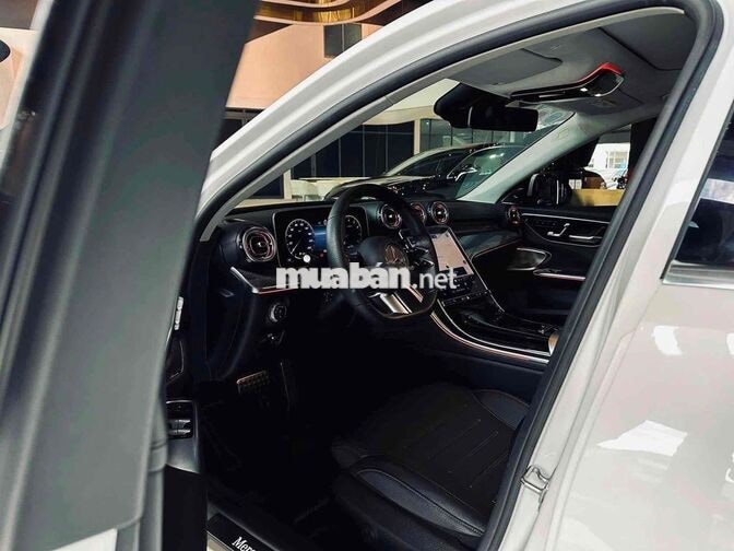 Mercedes-Benz C300 All New 2022 Trắng 35.000 km