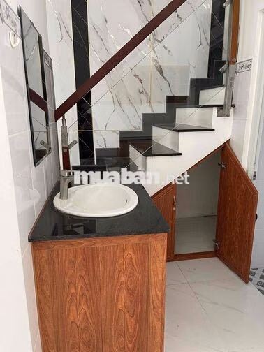 Nhà MT kinh doanh buôn bán gần trường học