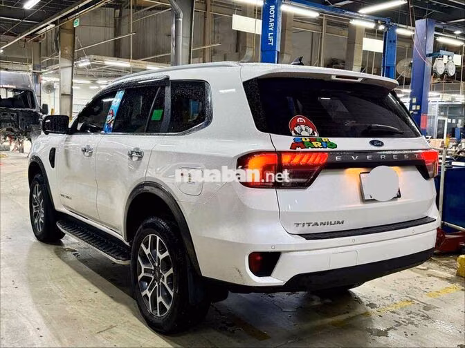 Everest Titanium 2025 Xe Lướt Như Mới Bán Tại Ford