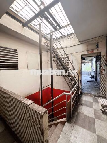 Cho thuê nhà Mặt tiền Hồng Bàng gần Cầu Vượt Cây Gõ, Q11- 7x18m- 4 tấm