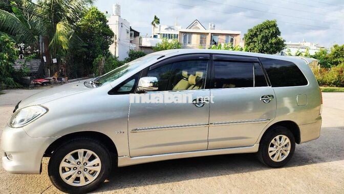 Toyota Innova Bạc Xe gia đình