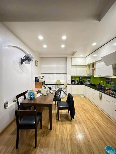 Chính chủ cho thuê nhà ngõ 62 Nguyễn Chí Thanh. DT: 65mx 5 tầng. 