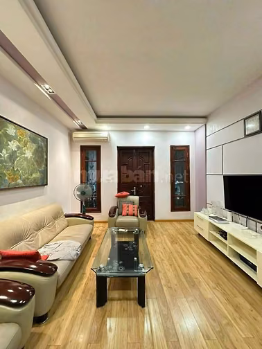 Chính chủ cho thuê nhà ngõ 62 Nguyễn Chí Thanh. DT: 65mx 5 tầng. 