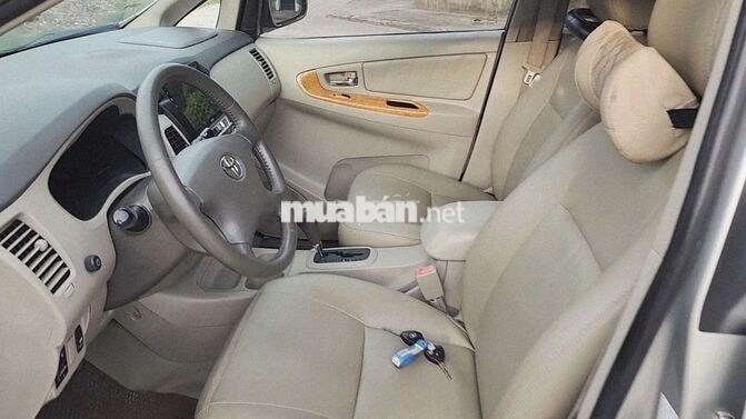 Toyota Innova Bạc Xe gia đình