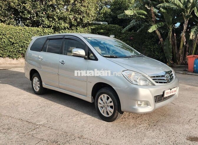 Toyota Innova Bạc Xe gia đình