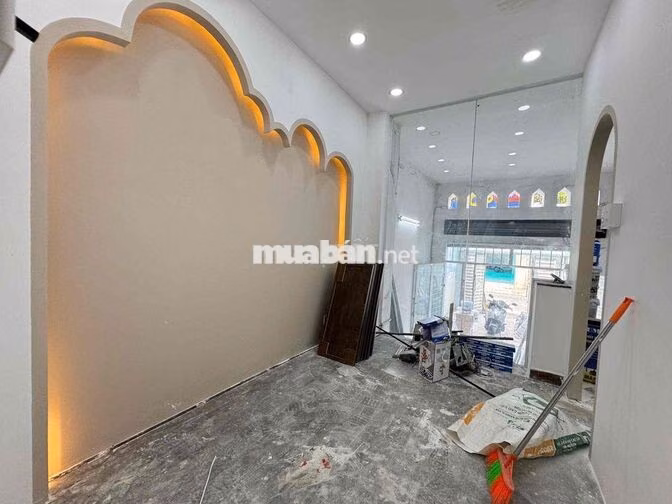 Mặt bằng cho thuê giá rẻ ngay ngã tư Phú Nhuận