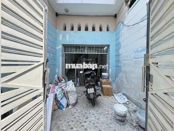 Mặt bằng cho thuê giá rẻ ngay ngã tư Phú Nhuận
