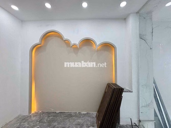 Mặt bằng cho thuê giá rẻ ngay ngã tư Phú Nhuận