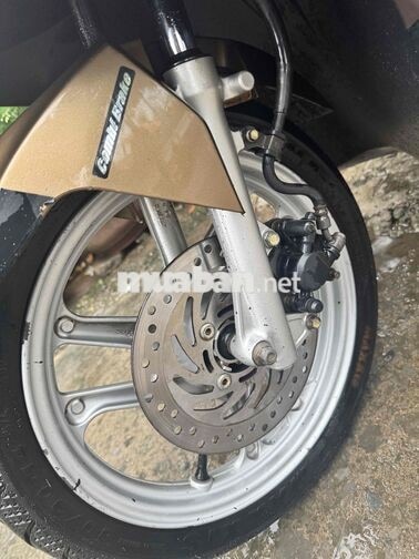 Honda Air Blade 125 Vàng đồng, đen