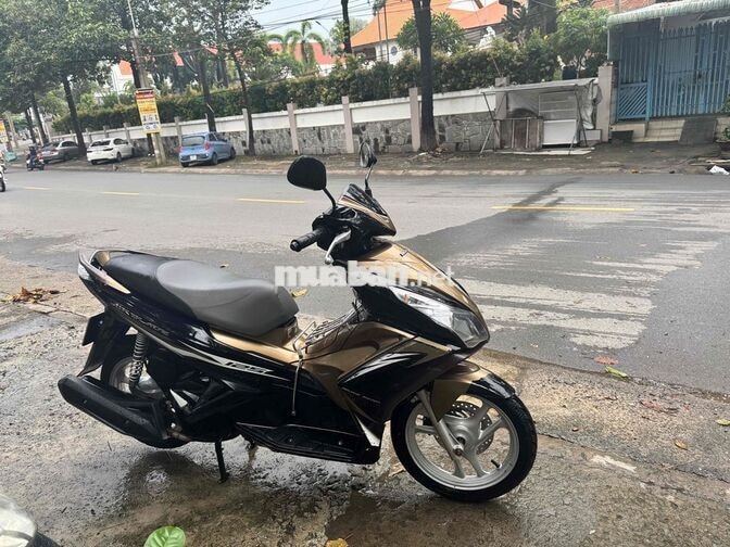 Honda Air Blade 125 Vàng đồng, đen